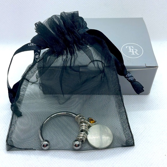 NWOT Things Remembered silver horseshoe shaped key ring with heart and medallion - Picture 3 of 3